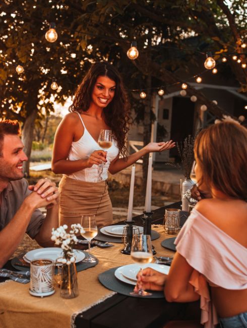 Come organizzare in estate una cena sotto le stelle